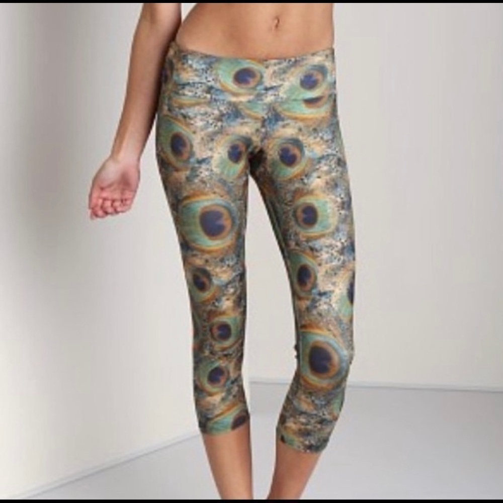 REVOLVE SzS/M Onzie Peacock motif crops EUC